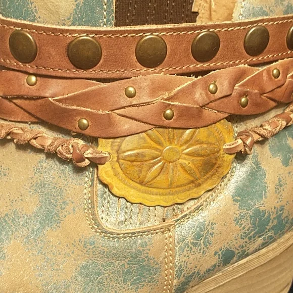 Low Boots - Picture 2 of 6